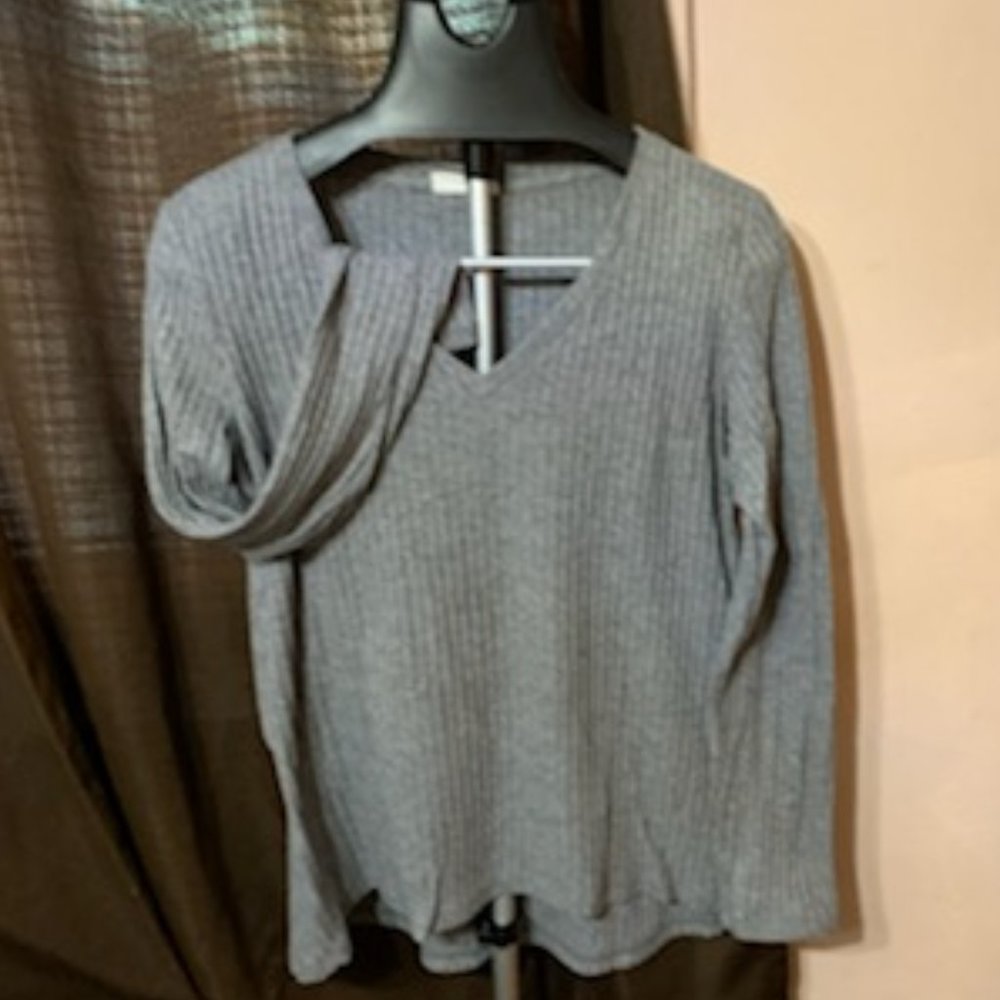 Gap V Neck LS Plush  Lt grey Marle sweater
